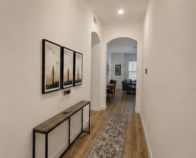 Building Photo - 403 Soapberry Tree Ct