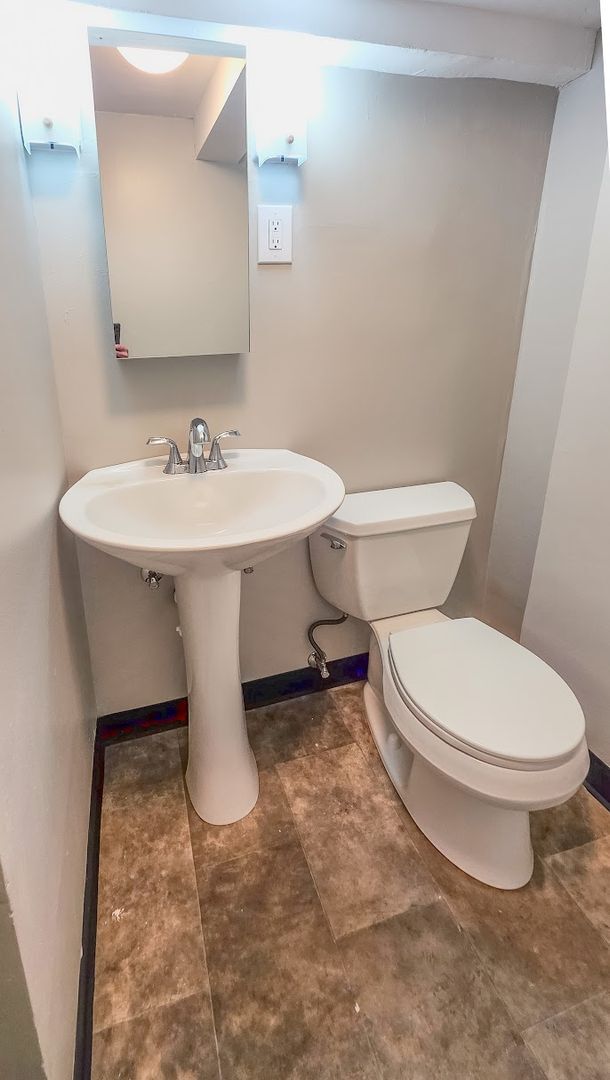 Building Photo - South Knoxville - Clean 2 Bedroom, 1 Bath,...