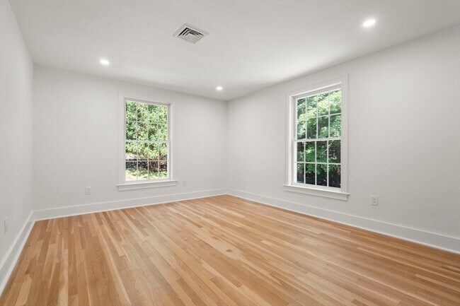 Building Photo - 576 Grove St