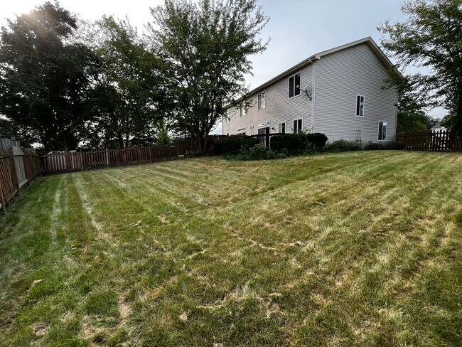Building Photo - 2828 Alameda Ct
