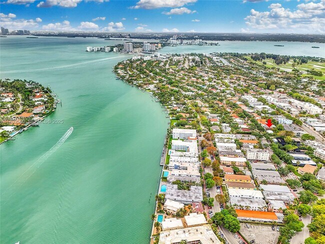 Building Photo - 1109 Biarritz Dr