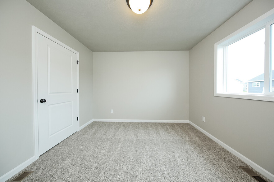 Upstairs bedroom 2 - 5940 S Coneflower Ave