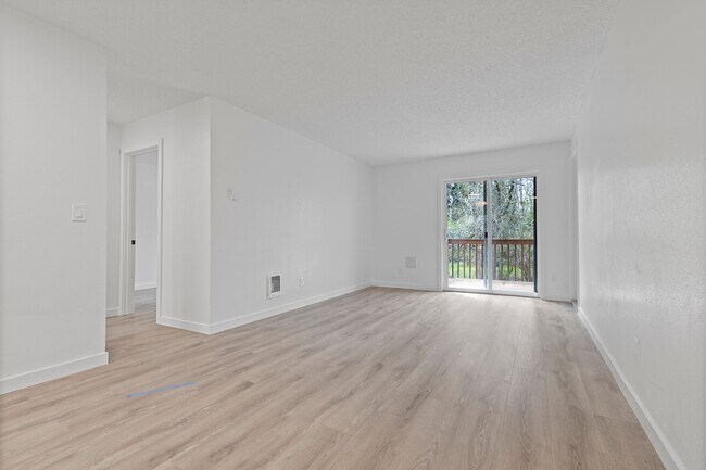 Building Photo - ? Now Available: Gorgeous 3-Bedroom, 1-Bath Unit – Fully Remodeled!