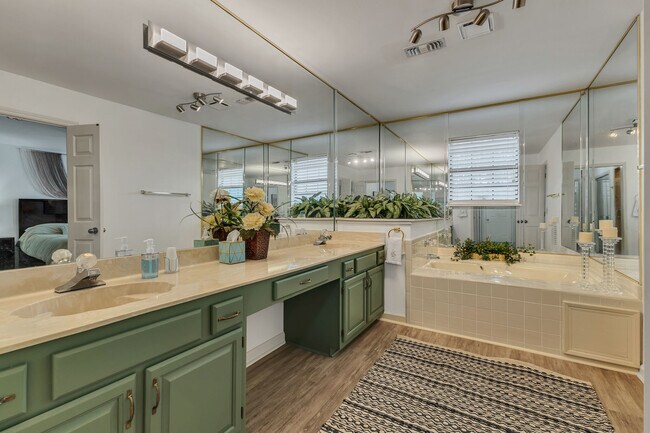 Building Photo - 224 Glenstone Cir