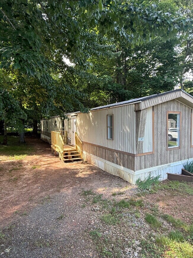 Building Photo - 3 Bedroom 2 Bath Singlewide in Tanglewood Park Madison Heights (Amherst County).