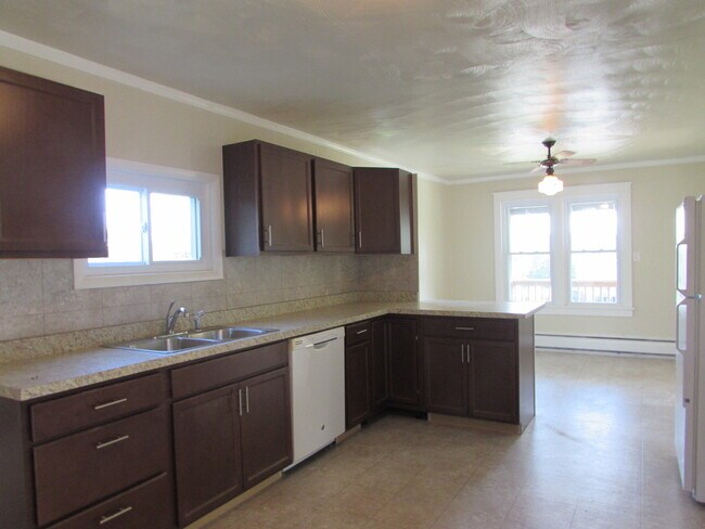 Building Photo - Home in the Country with Laundry Connections!