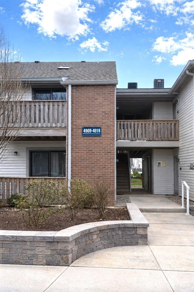 Building Photo - 4910 Ravens Crest Dr