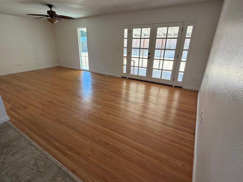 Building Photo - 8762 Kurts Ct