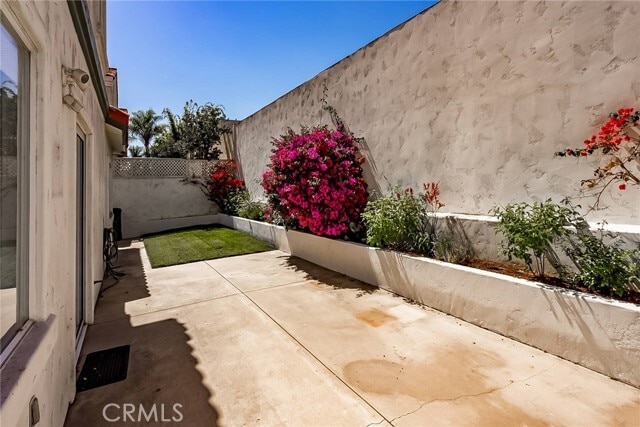 Building Photo - 2213 Marshallfield Ln