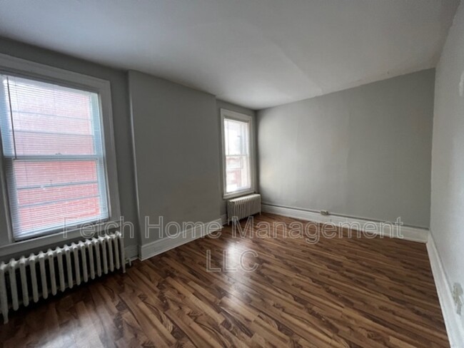 Building Photo - 137 S Prince St