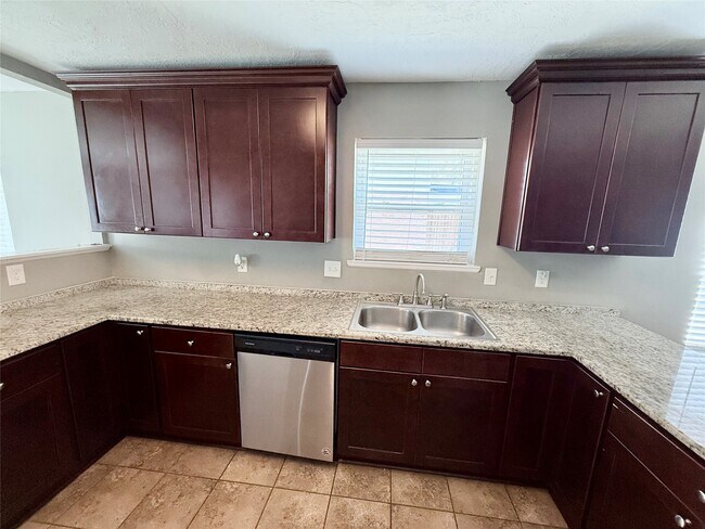 Building Photo - 15914 Mill Hollow Dr