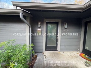 Building Photo - 3437 SE Alder St