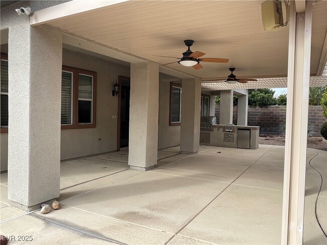 Building Photo - 10468 Garden Light Dr