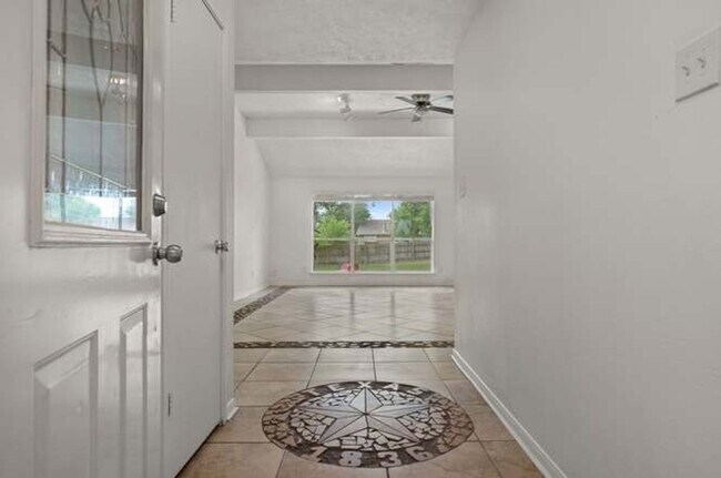 Building Photo - 4 Bedroom Single Family Home in Pflugerville