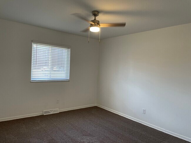Building Photo - 4710 Dechant Rd