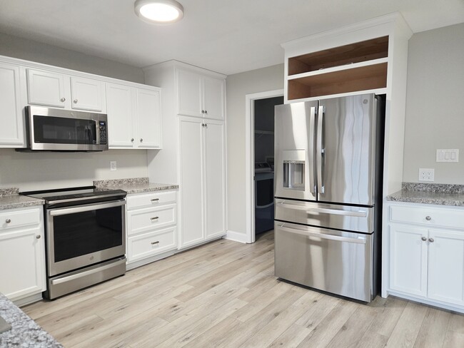 Building Photo - 3600 Old Forest Rd