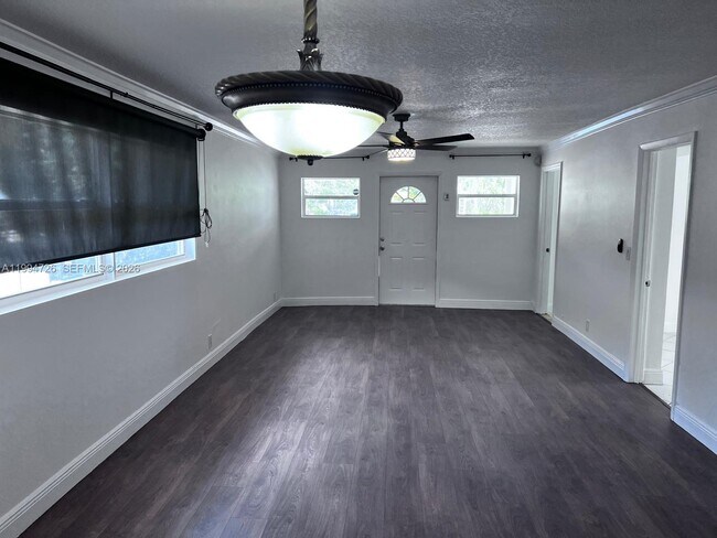 Building Photo - 109 SW 1st Ave