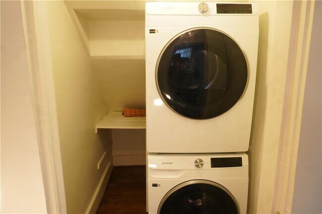 Building Photo - 2544 Peachtree Rd NW