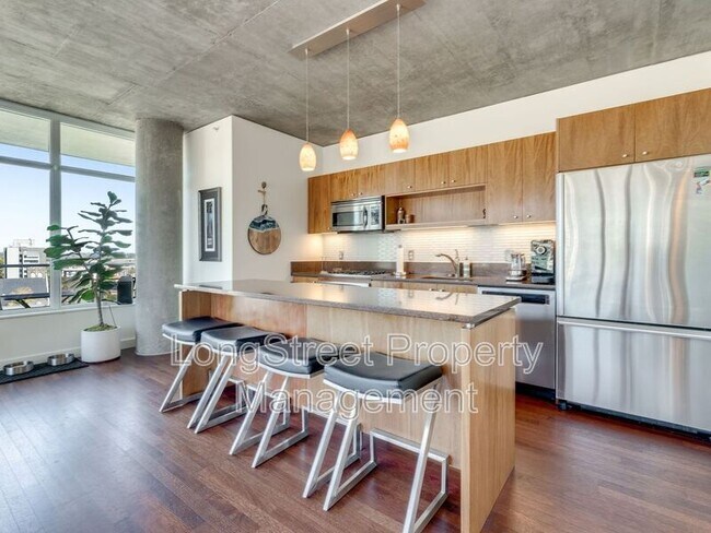 Building Photo - 1926 W Burnside St