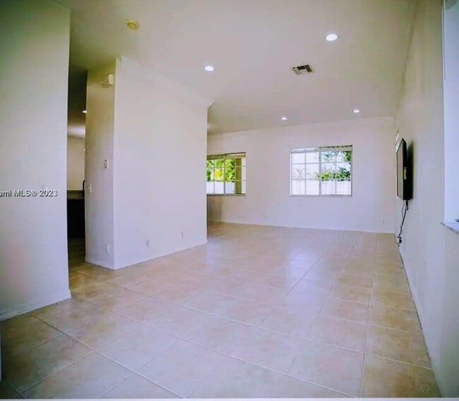 Building Photo - 2455 Curley Cut