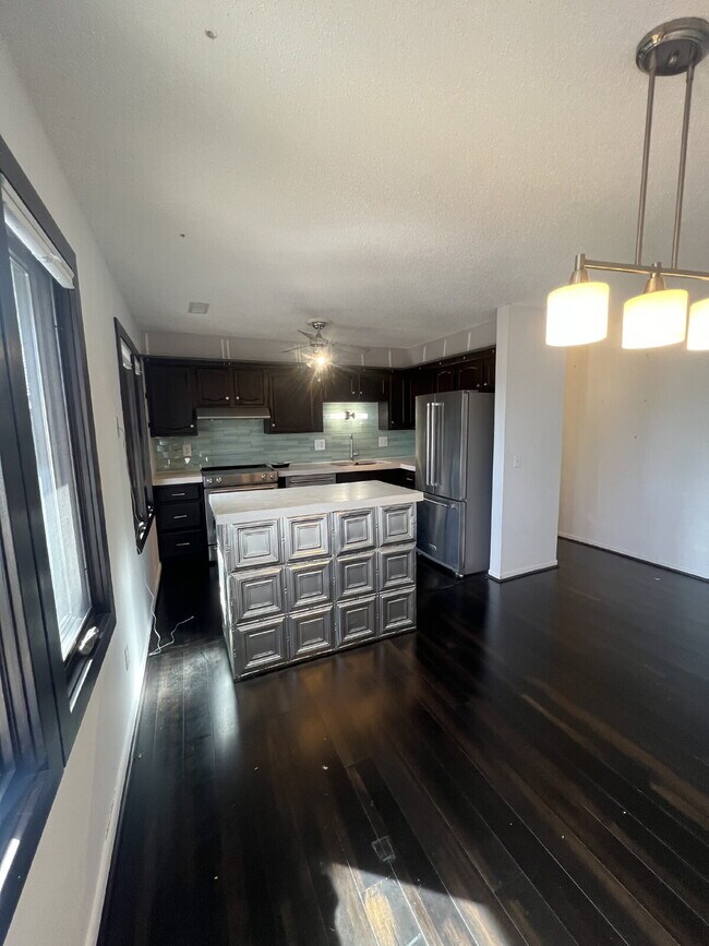 Building Photo - 2 Bedroom / 2 Bath Condo with 1,200 Square Feet, Luxury Finishes, and Great Amenities!