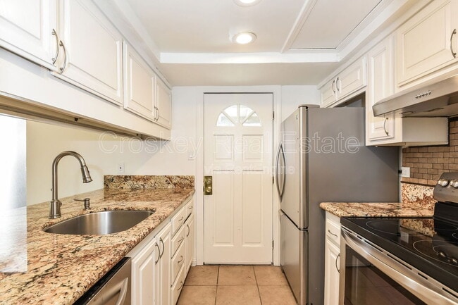 Building Photo - 5422 Roundtree Ct