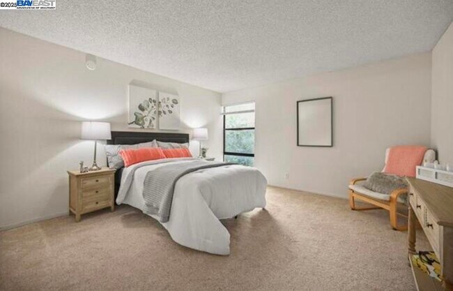 Building Photo - 420 N Civic Dr