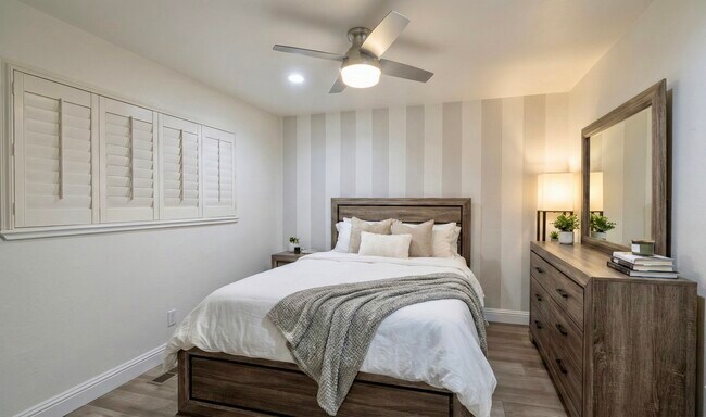 Building Photo - 20254 Meadowlark Dr