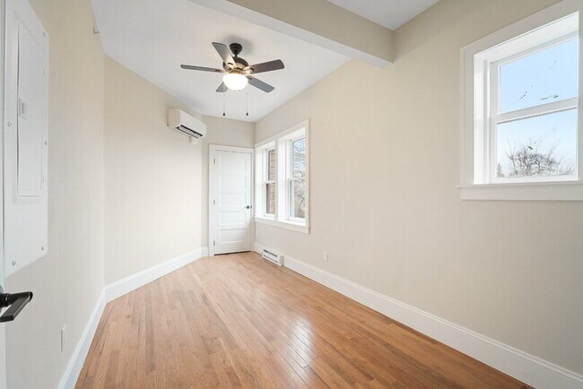 Building Photo - 702 20th St