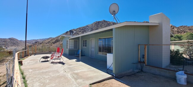 Building Photo - Secluded Mid Century Modern Home