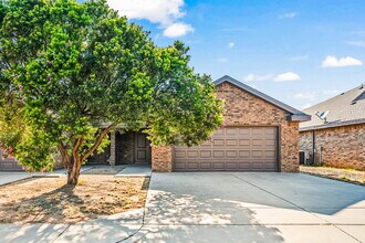 Building Photo - Spacious 3-Bedroom Duplex with 2 Full Bath...