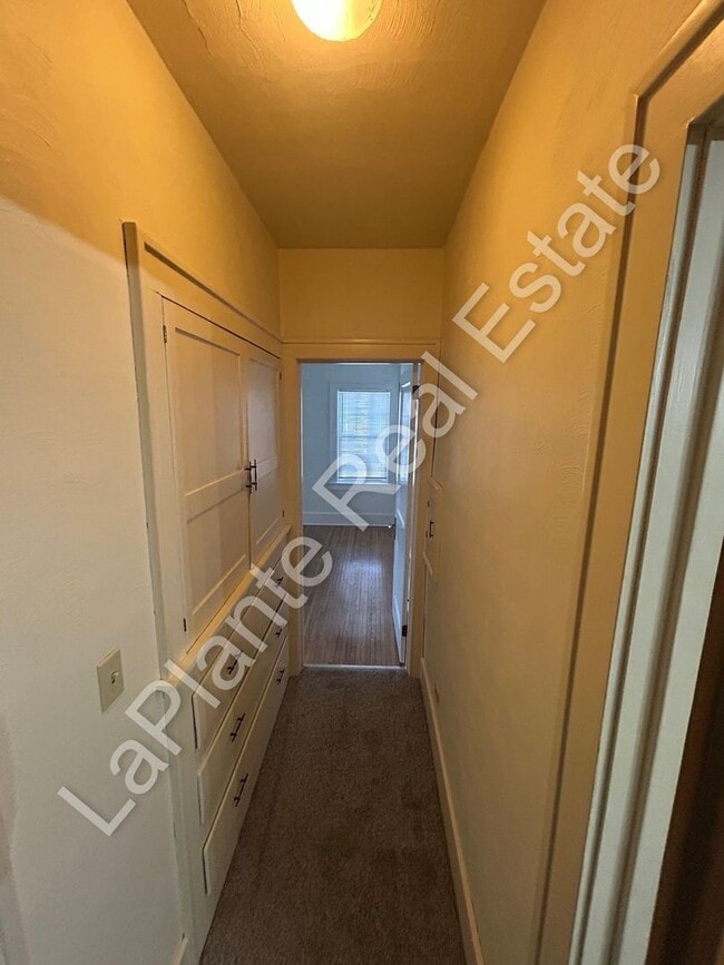 Building Photo - 1439 Vassar Dr