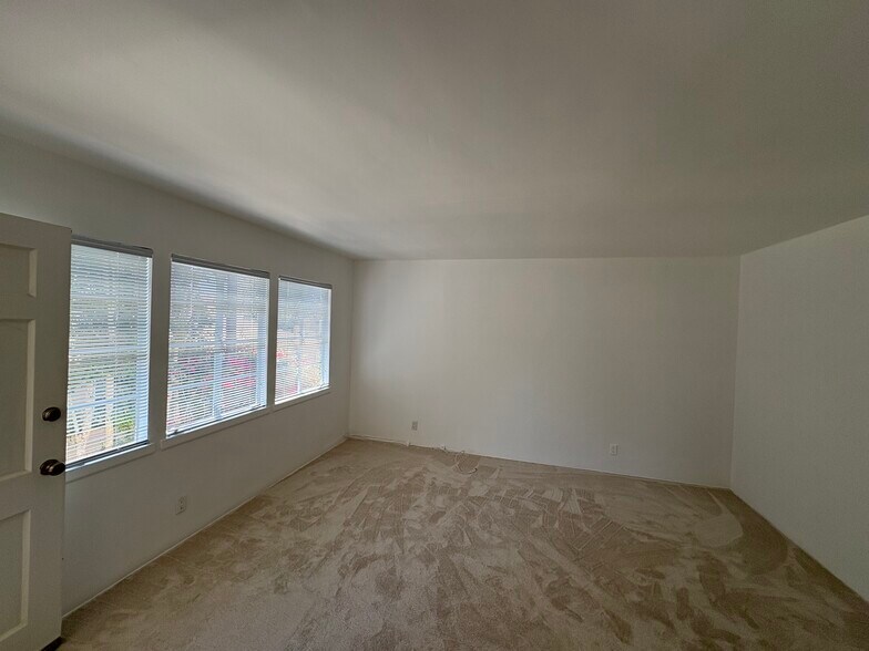 Building Photo - 15912 W Sunset Blvd