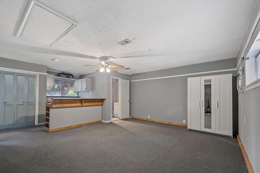 Building Photo - 1600 Cindy Ct