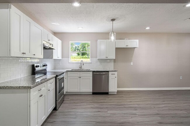 Building Photo - Updated 4 bedroom, 3 bath, single story house on a 20500 sq ft lot in Roman Forest!! Upgrades inc...