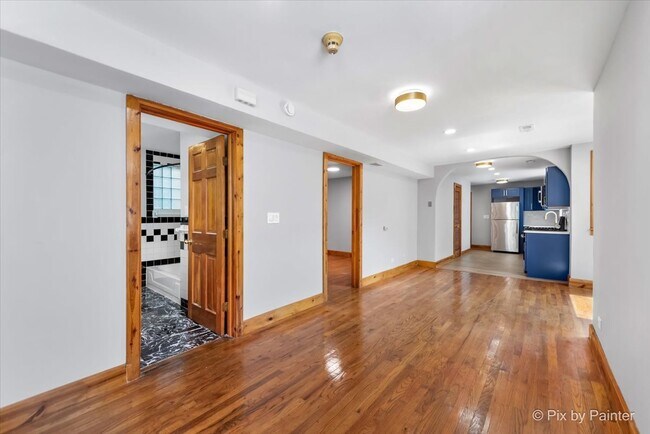Building Photo - 2515 N Talman Ave