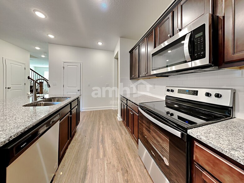 Building Photo - 5030 Franks Creek Way