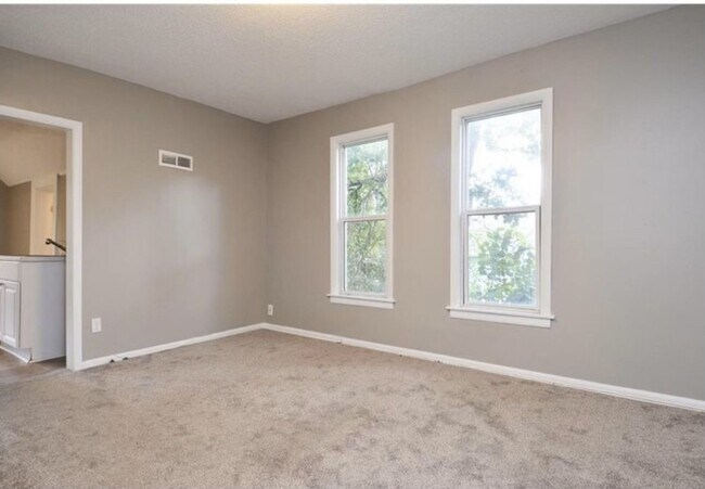 Building Photo - 1028 28th Ave NE