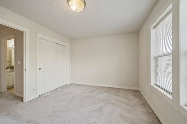 Building Photo - 2284 NW Wheatfield Way