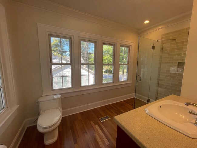 Building Photo - Updated 3/2 House in Old East Rome $2,295