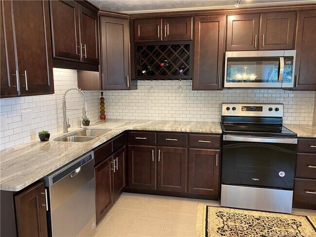 Building Photo - 1212 Butterwood Cir