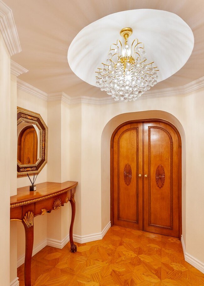 Building Photo - Stunning 2 Bed | 2 Bath Luxury Condo with ...
