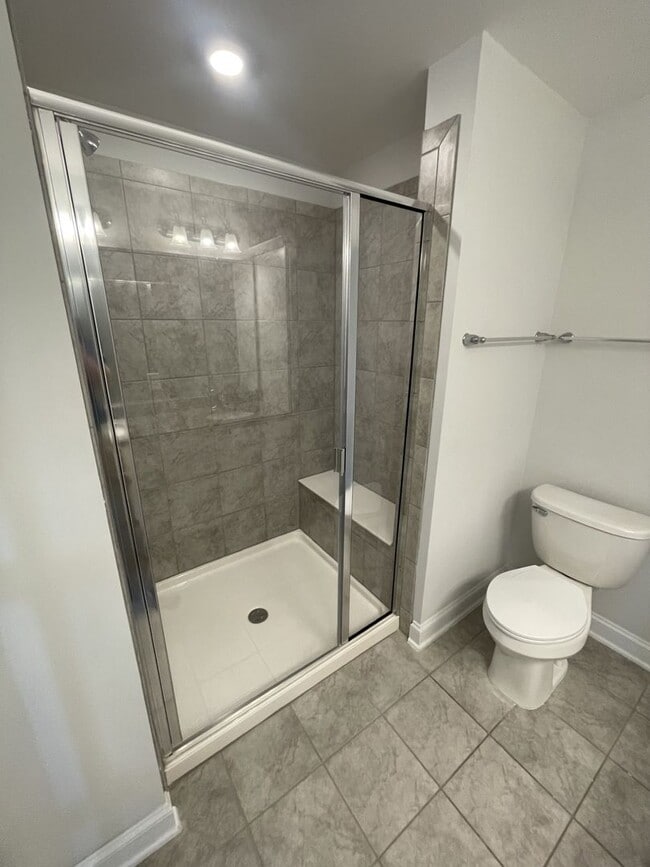 Building Photo - 3 Bd 3.5 Ba end unit townhouse