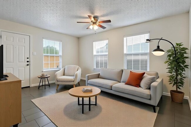 Building Photo - 1115 Brookswood Ave