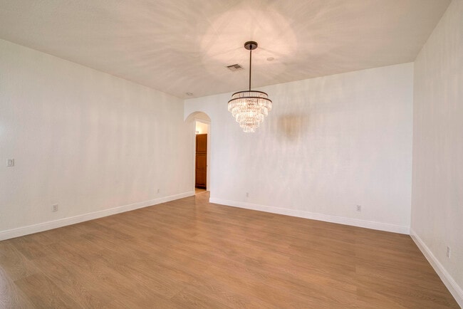 Building Photo - 172 Manor Cir