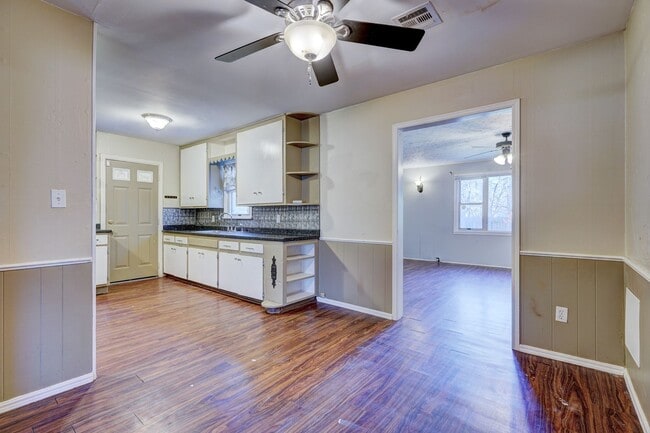 Building Photo - Stylish Home with Covered Deck & Easy I-44...