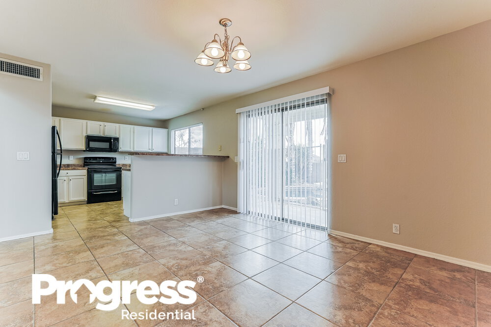 Building Photo - 250 W Juniper Ave