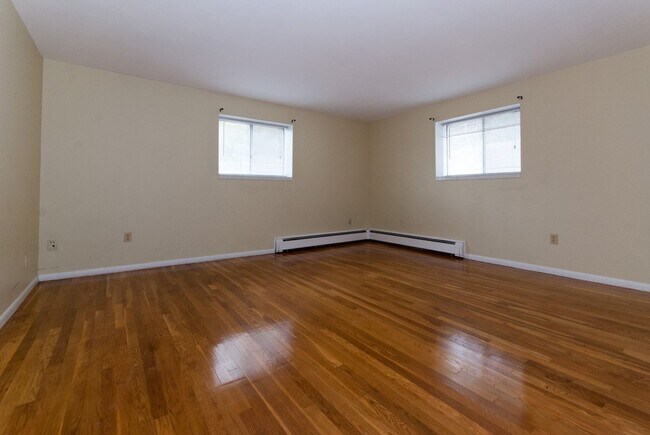 Building Photo - Brighton 2bed / 1bath with heat and hot water included in rent- building has a swimming pool