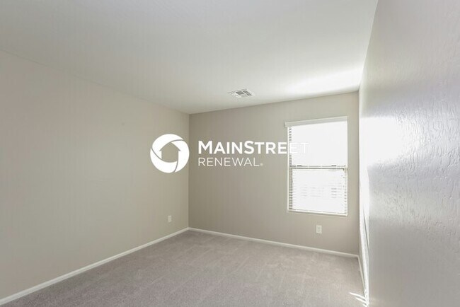 Building Photo - 4 Bedroom Pet-Friendly Home in Phoenix, AZ with Main Street Renewal