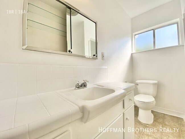 Building Photo - 915 N Spaulding Ave